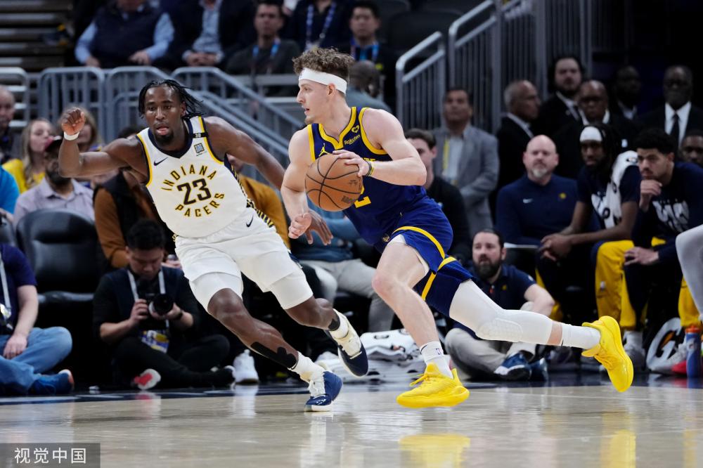 球场外的 球场外的